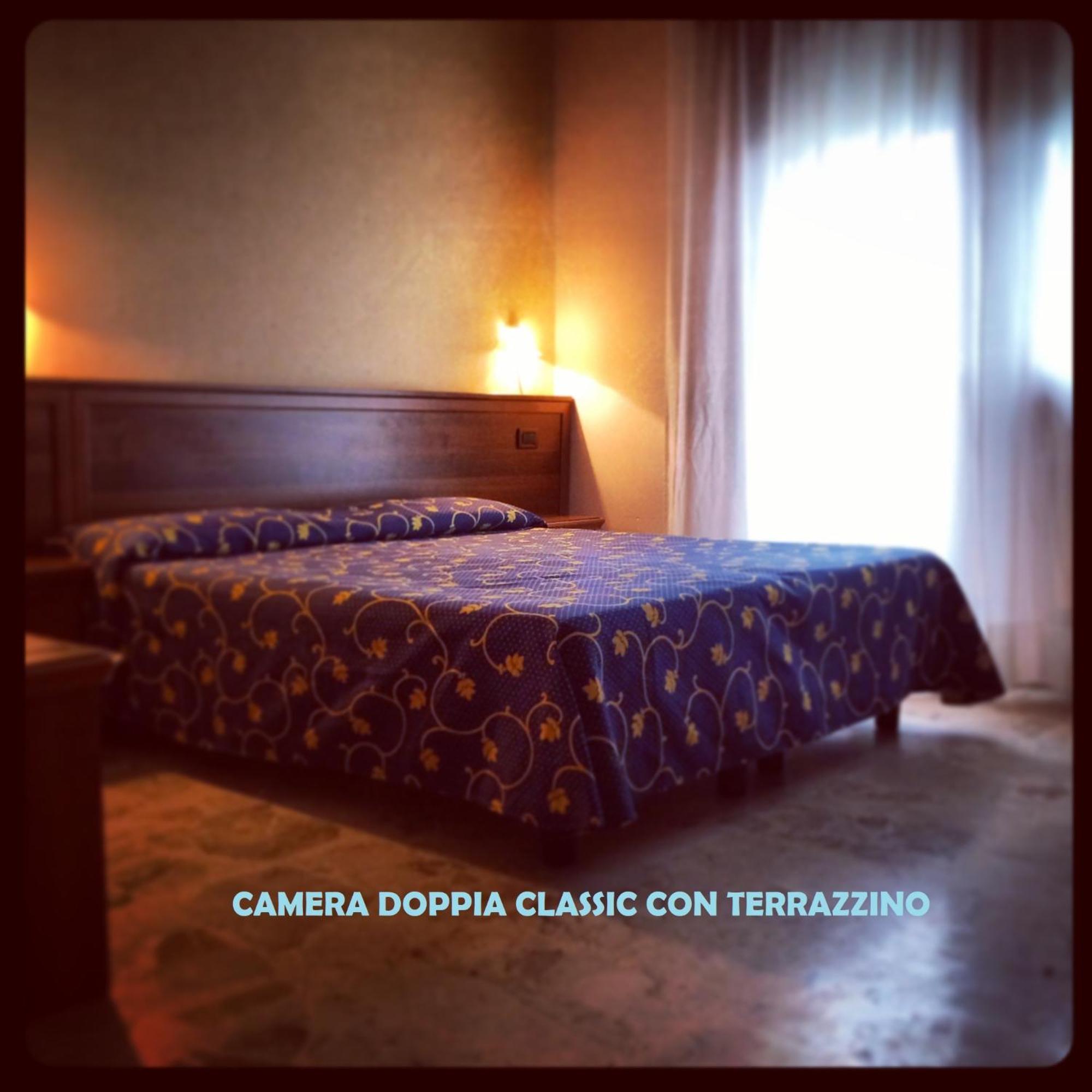 Hotel Miramare Chioggia Sottomarina Con Piscina Buitenkant foto
